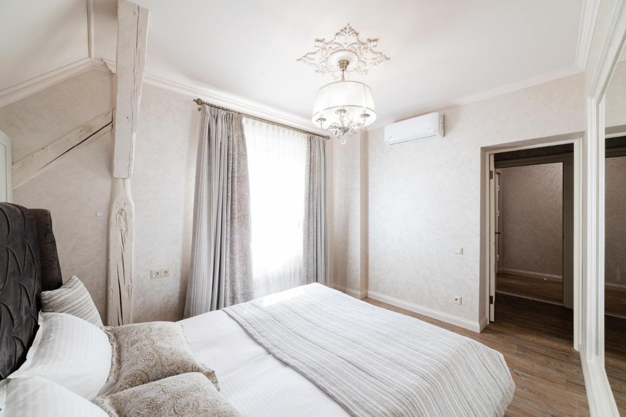 Lux Apartment On Duhnovicha Street .Free Parking. 우주고로트 외부 사진