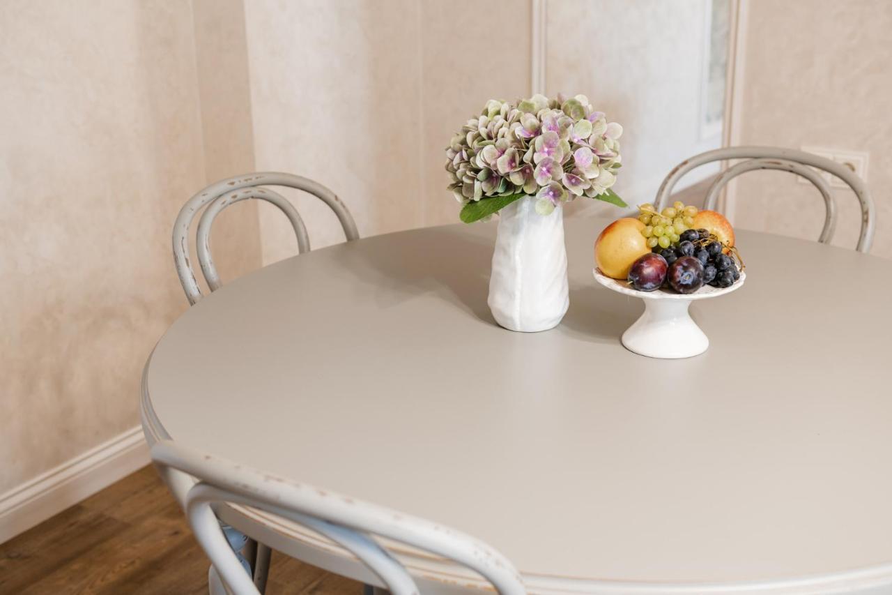 Lux Apartment On Duhnovicha Street .Free Parking. 우주고로트 외부 사진