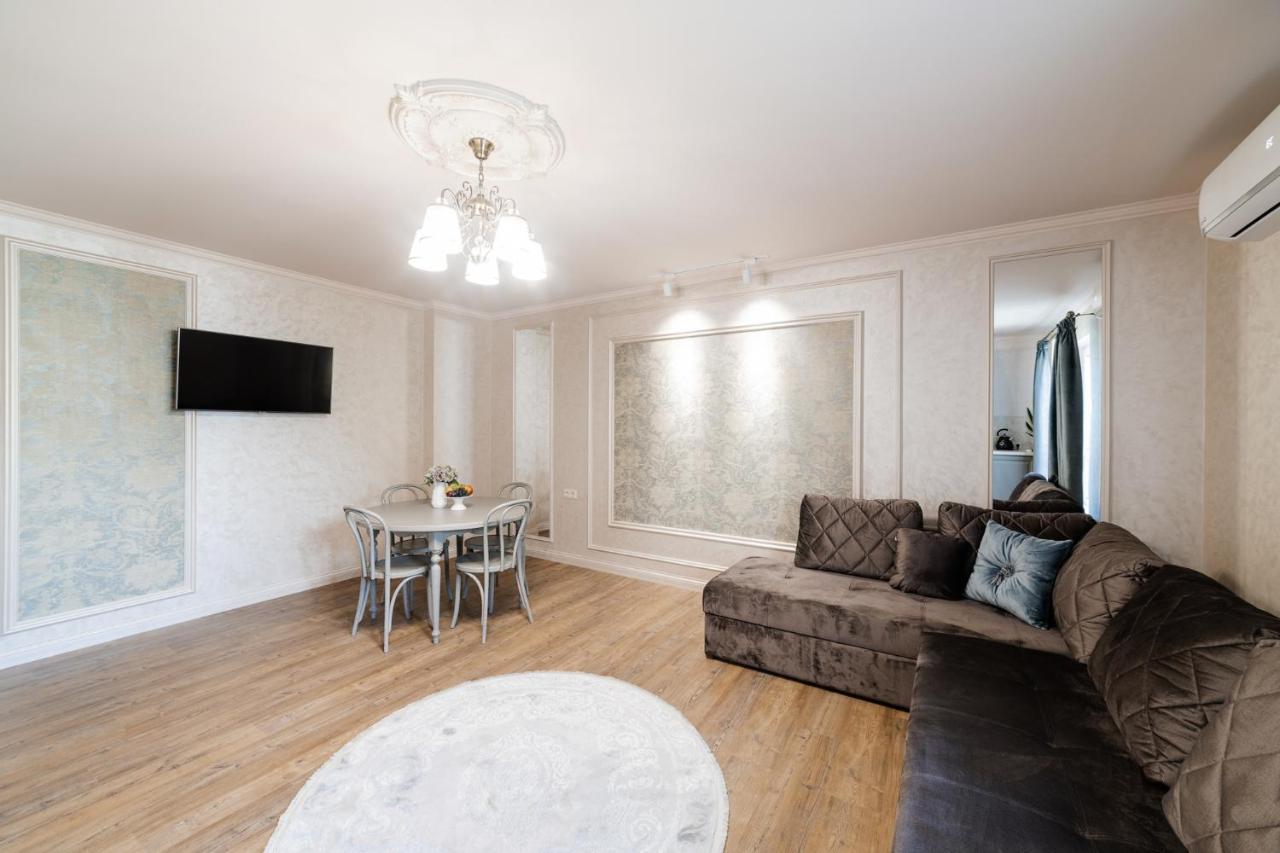 Lux Apartment On Duhnovicha Street .Free Parking. 우주고로트 외부 사진