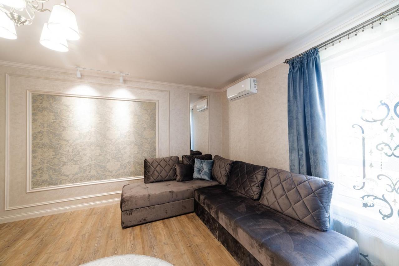 Lux Apartment On Duhnovicha Street .Free Parking. 우주고로트 외부 사진