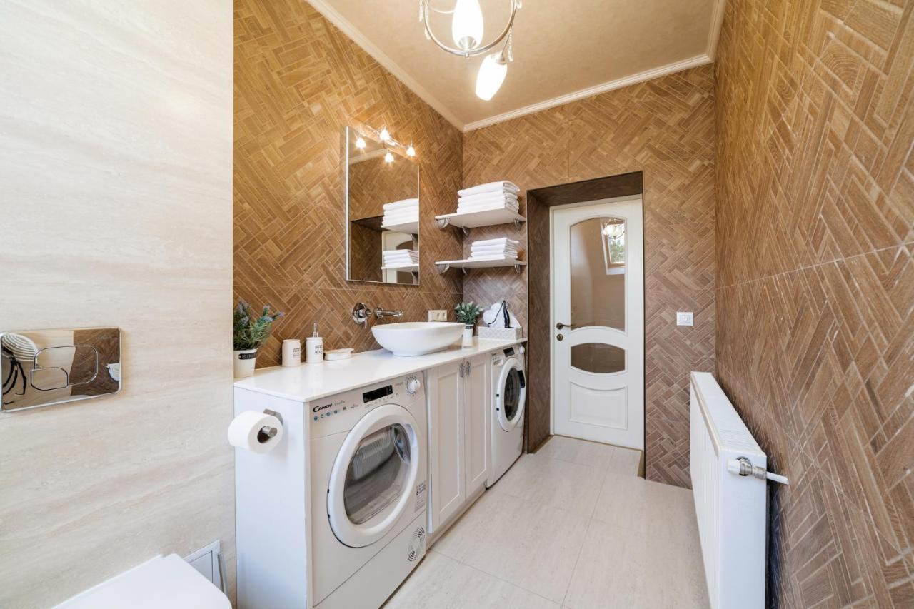 Lux Apartment On Duhnovicha Street .Free Parking. 우주고로트 외부 사진