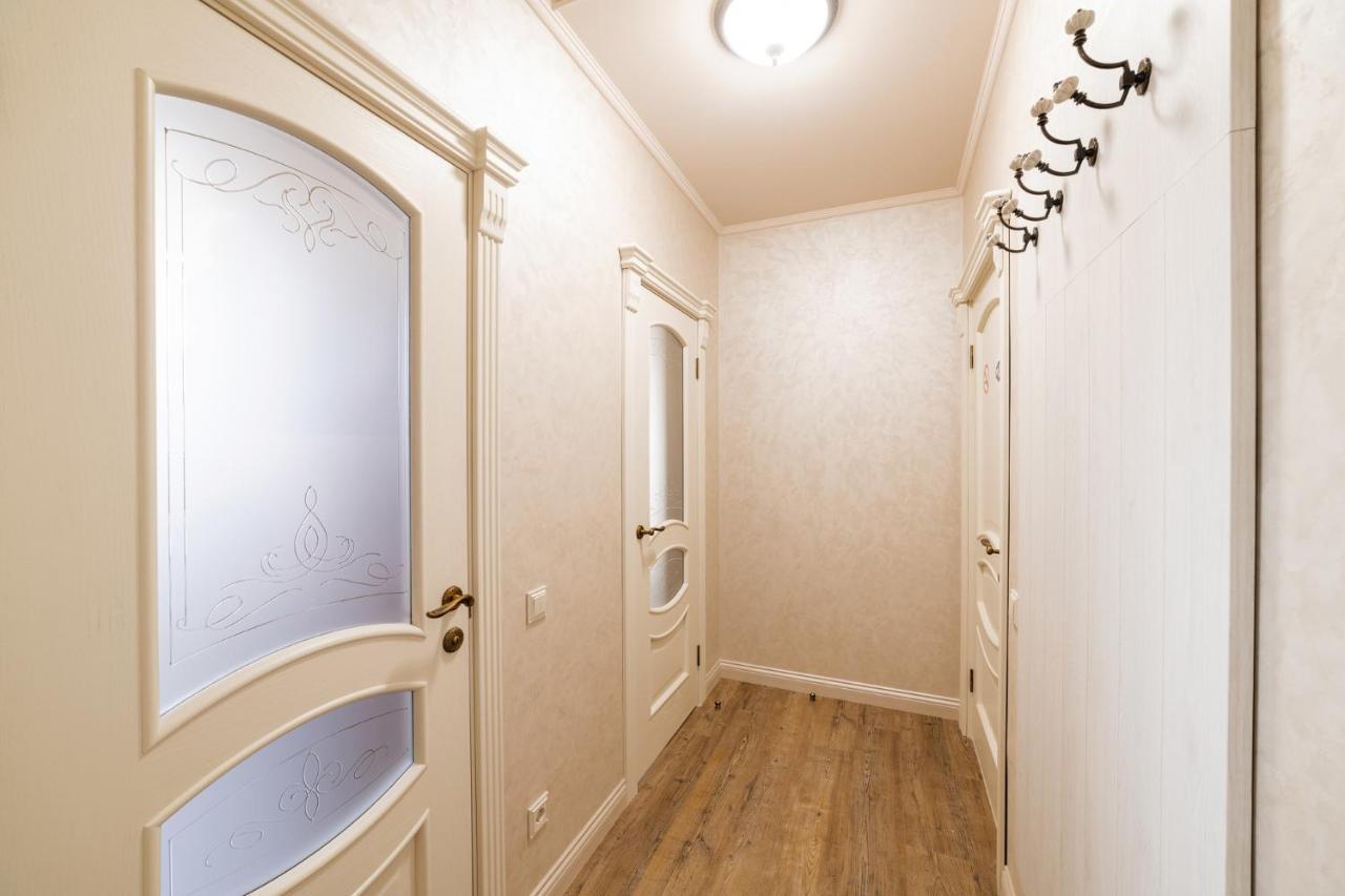 Lux Apartment On Duhnovicha Street .Free Parking. 우주고로트 외부 사진
